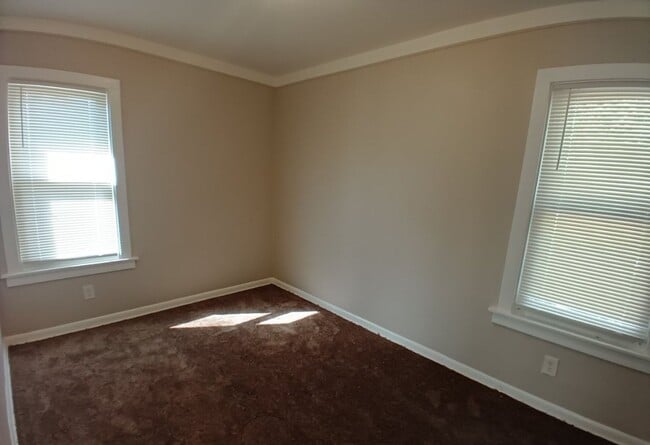 Building Photo - Generous 5 Bedroom Colonial Style Home
