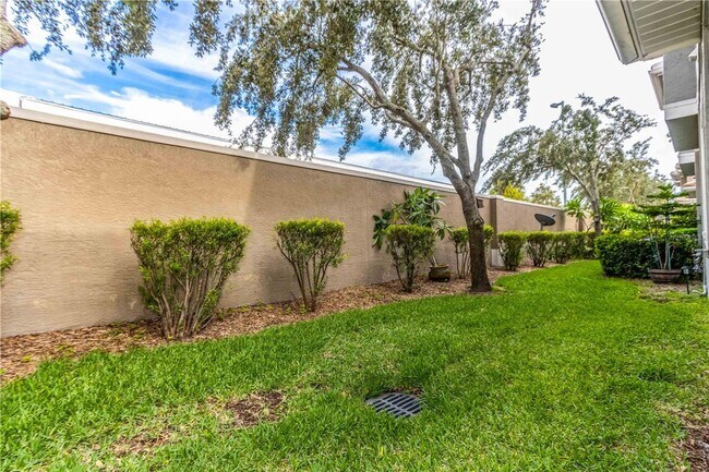Building Photo - Gated Community Townhome 3br/2.5ba/2 Car G...