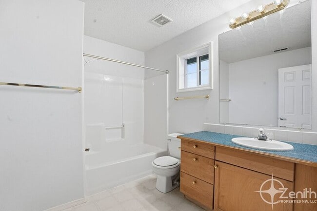 Building Photo - 5322 NE 69th Cir