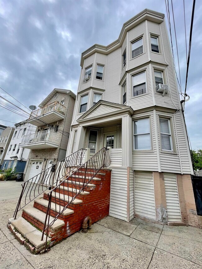 Primary Photo - 200 Nunda Ave