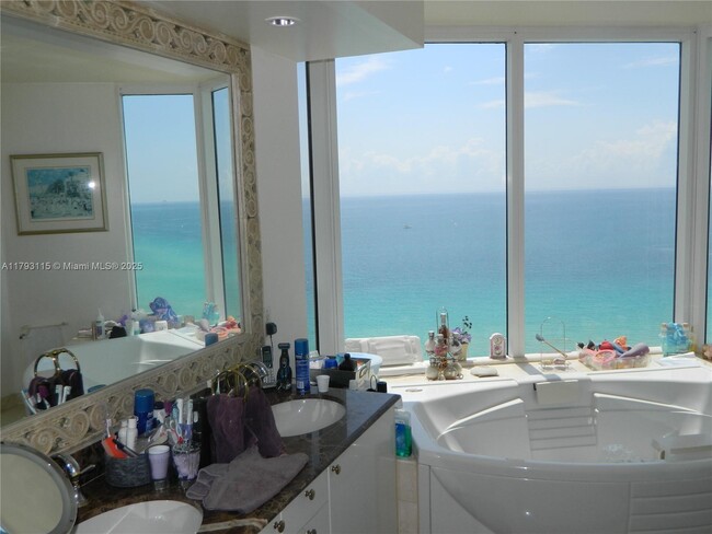 Building Photo - 17555 Collins Ave