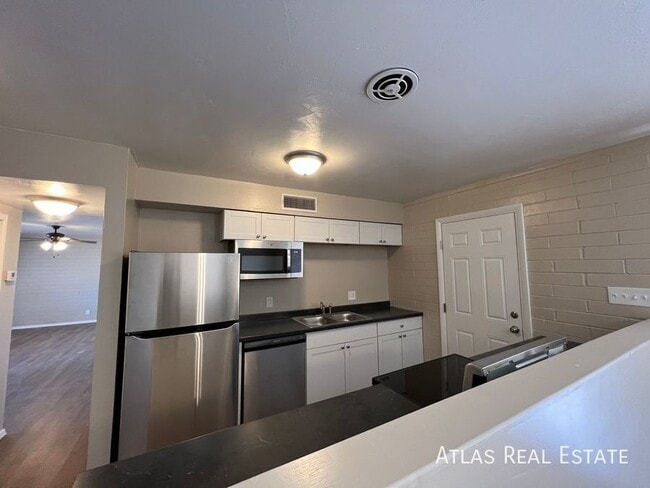 Building Photo - 6848 E Mary Dr