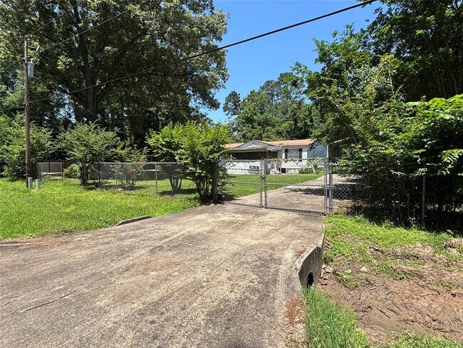 Building Photo - 133 Cherokee Ln