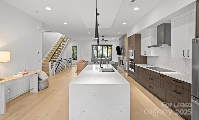 Building Photo - 2712 N Davidson St