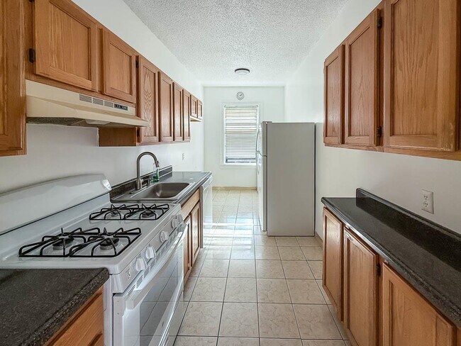 Building Photo - 36 Duncan Ave