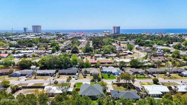 Building Photo - 145 Manistee Dr