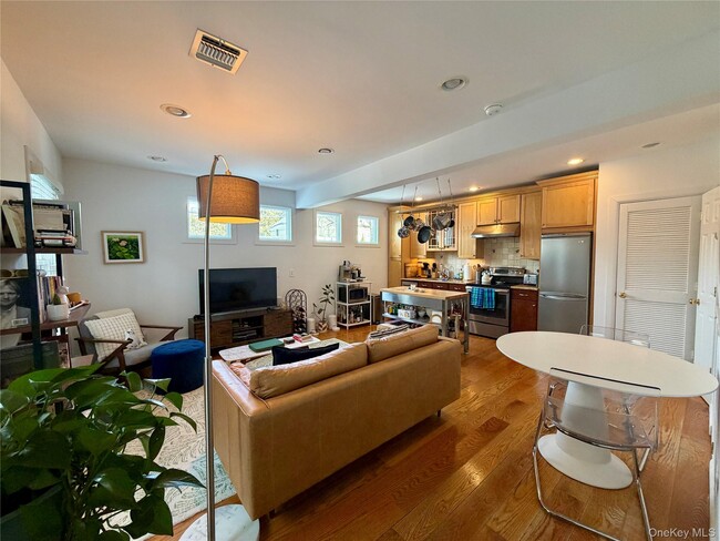 Building Photo - 109 14th Ave