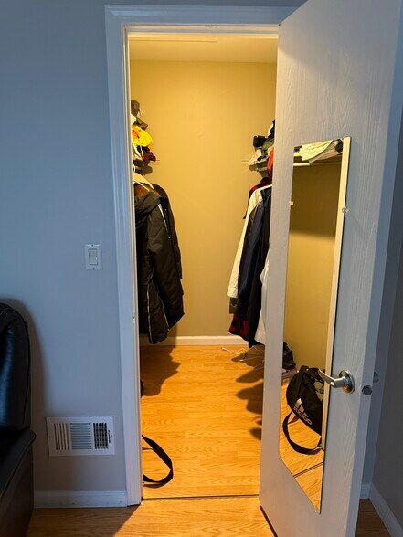Building Photo - 424 Tanglewood Ct