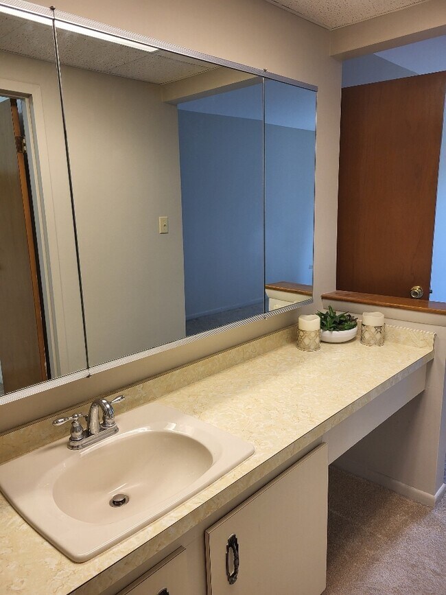 Building Photo - 7510 Farmingdale Dr