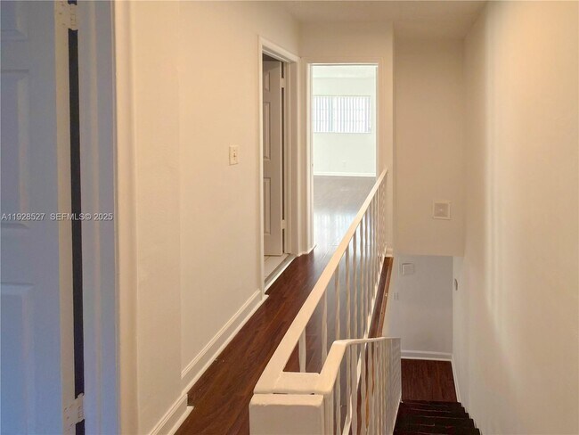 Building Photo - 2448 SW 42nd Ave