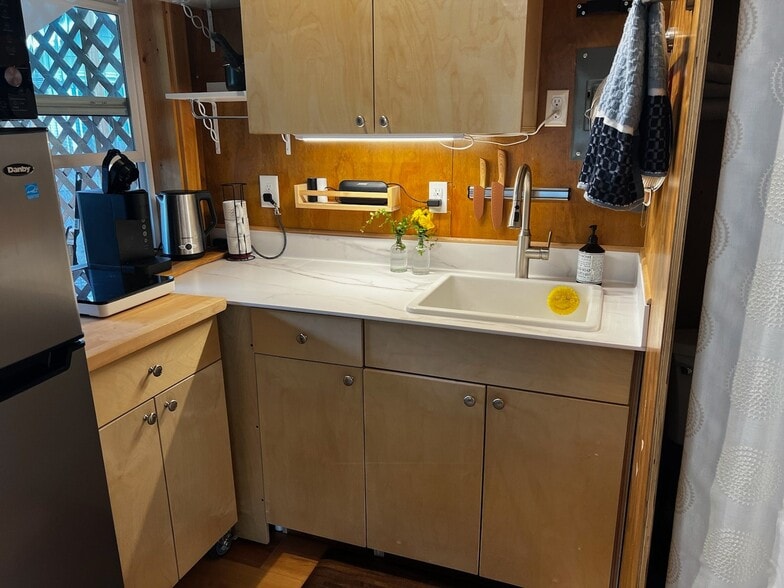 Building Photo - 5623 84 St E