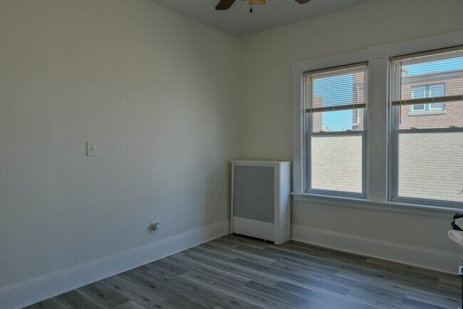 Building Photo - 407-409-409 Bolton St