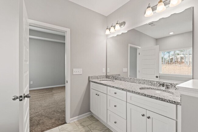 Building Photo - North Paulding High School - 4 bedrooms/2....