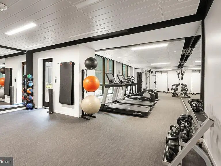 Building Photo - 1211 Van St SE