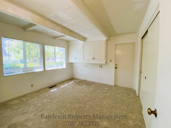 Building Photo - 1303 Hexem Ave
