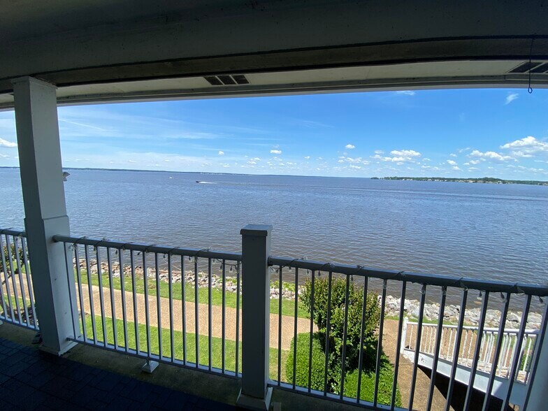 Building Photo - 70 Lake Barnett Dr