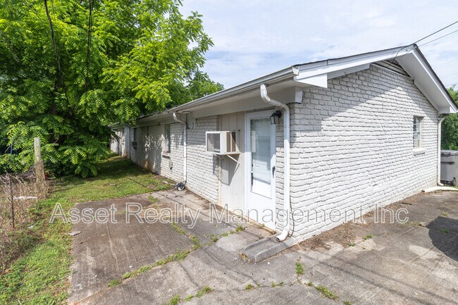 Building Photo - 1046 McArthur Rd