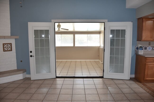 Building Photo - Great home in Mature Neighborhood