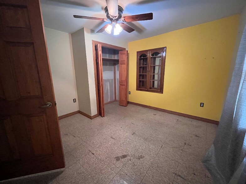 Building Photo - 824 Meadow Ave