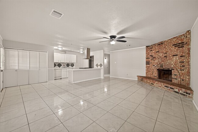 Building Photo - 6206 Homeview Dr