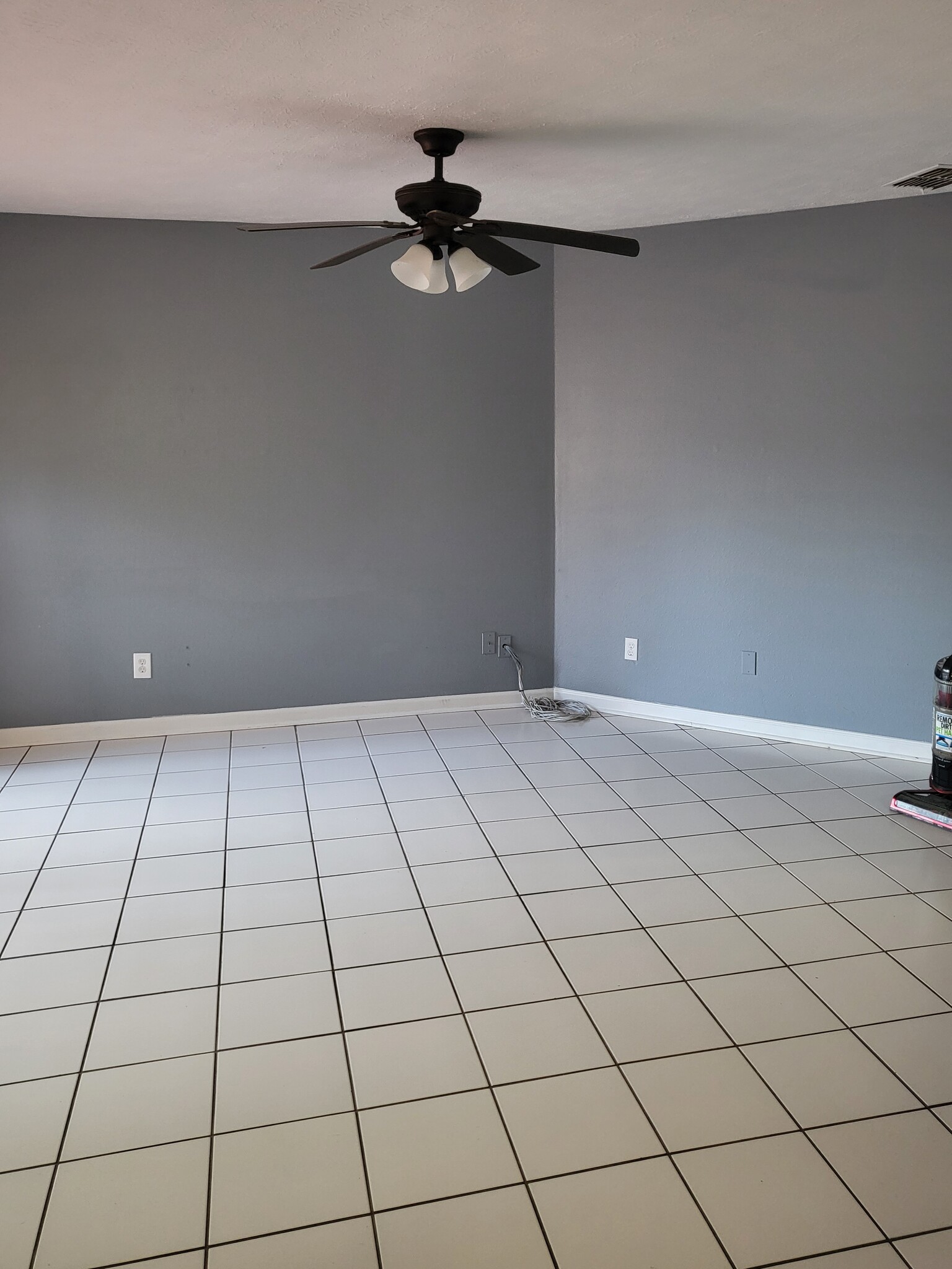Building Photo - 2219 Groveland Dr