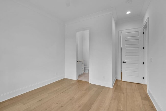 Building Photo - Luxury living in this brand new home - Franklin, TN