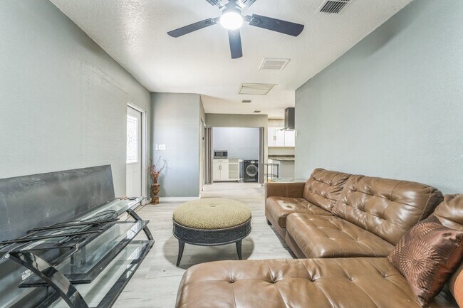 Building Photo - 465 Rio Grande Ln