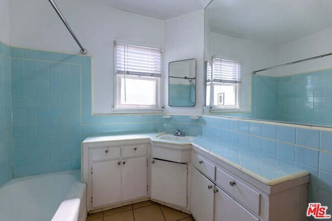 Building Photo - 8539 1/2 Cashio St