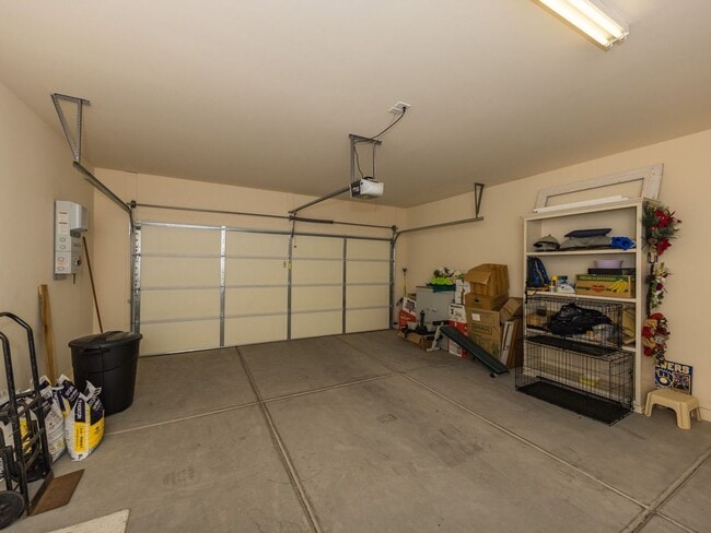 Building Photo - Furnished pool home for rent!