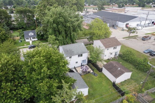 Building Photo - 578 E Mahan Ave