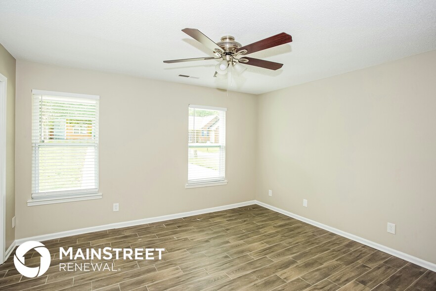 Building Photo - 4802 Farmview Dr