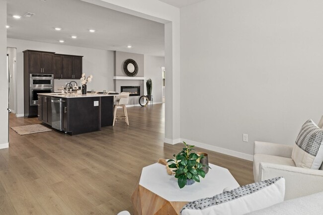 Building Photo - 4 Bedroom Home with Spacious Fully Fenced ...