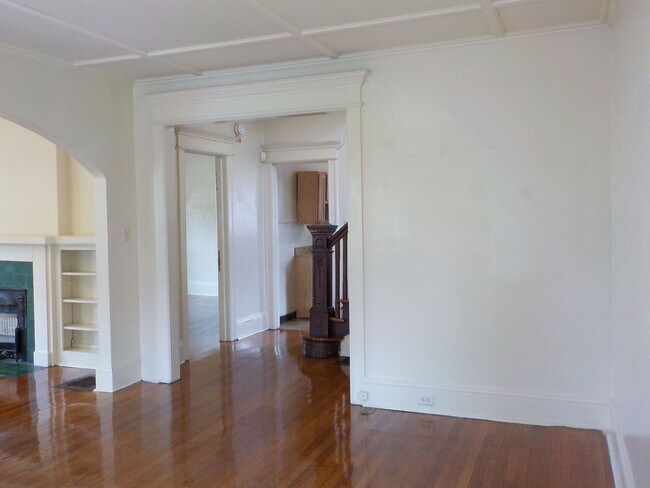 Building Photo - 515 Allen St