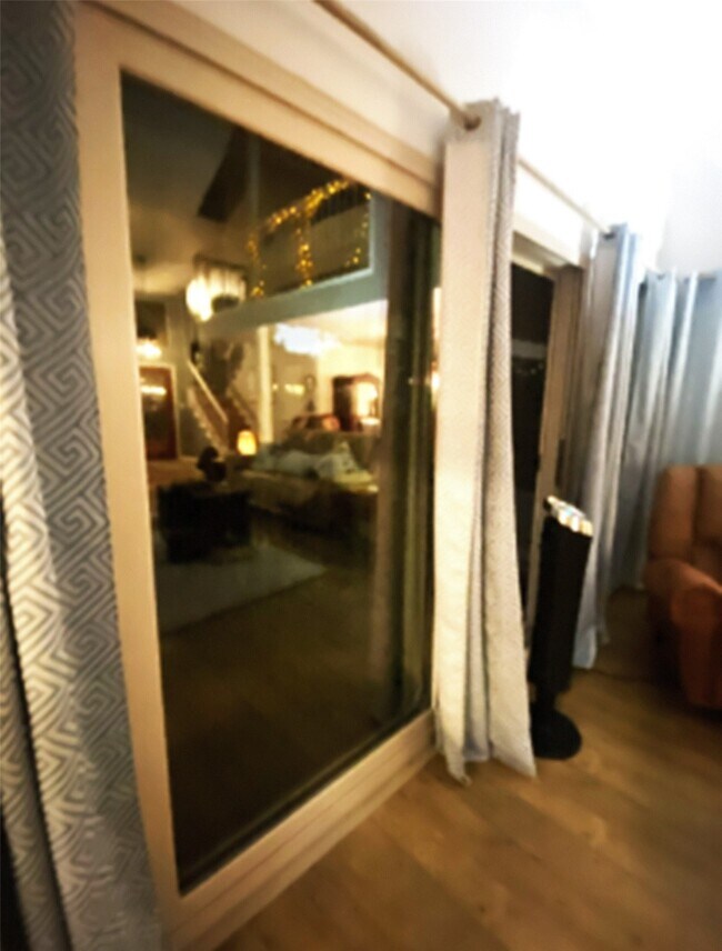 Building Photo - 179 Old Bridge Lake St