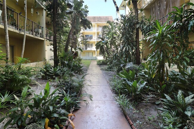 Building Photo - 11905 NE 2nd Ave