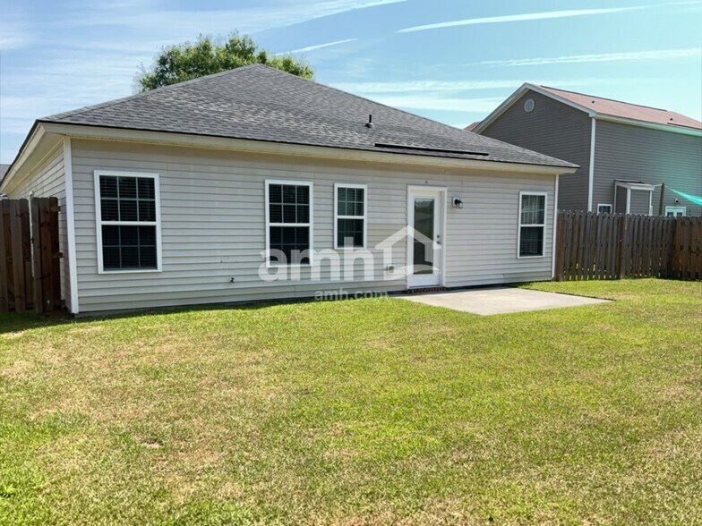 Building Photo - 116 Archwood Dr