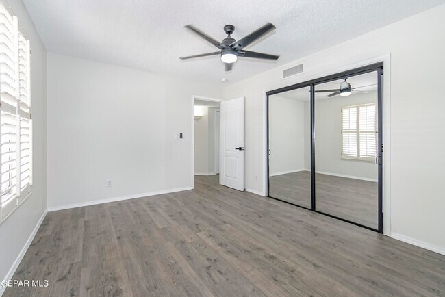 Building Photo - 6529 Jim De Groat Dr