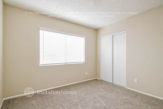 Building Photo - 2742 S Las Palmas