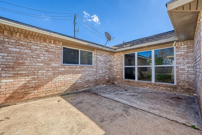 Building Photo - 830 Kenforest Dr