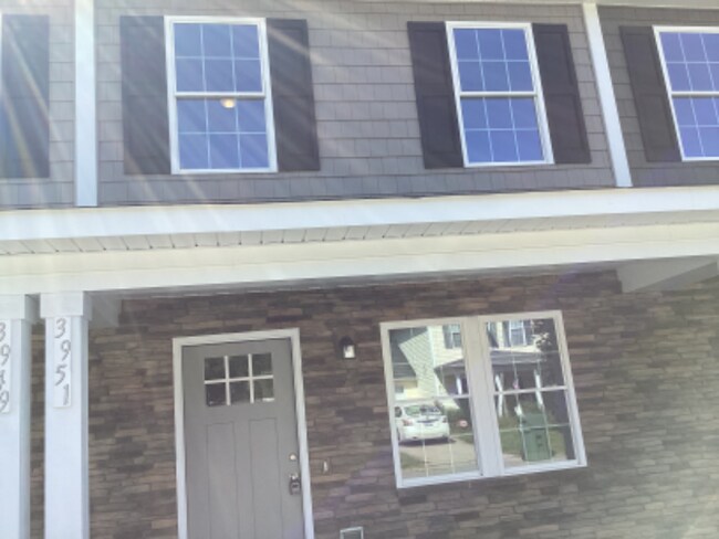Building Photo - 3951 Newhall Dr NW