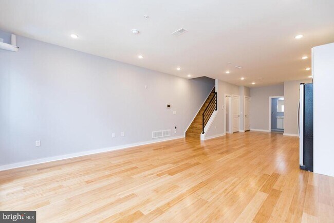 Building Photo - 2230 Frankford Ave