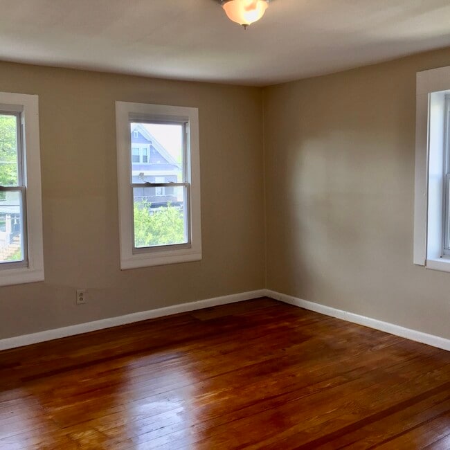 Building Photo - 71 Elm St