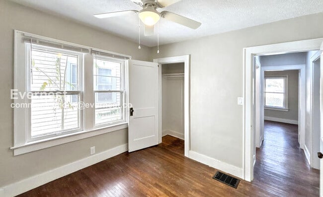 Building Photo - 464 E Oakland Ave