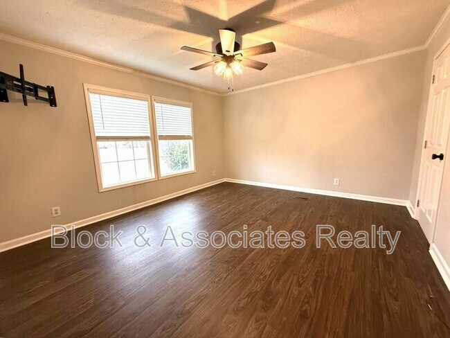 Building Photo - 285 Lennie Smith Rd