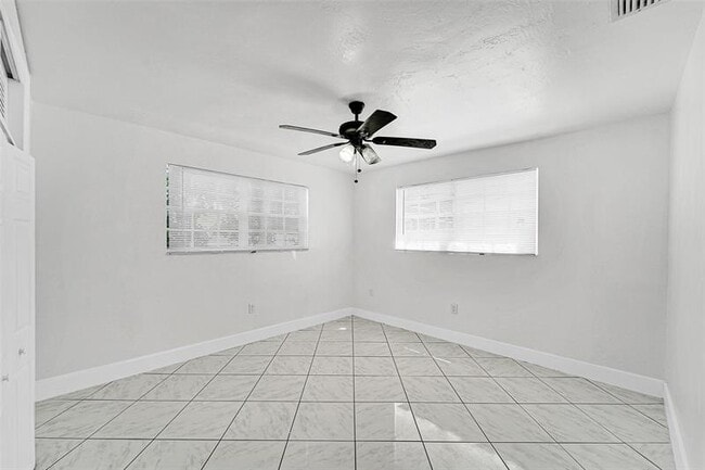 Building Photo - 7251 Grandview Blvd
