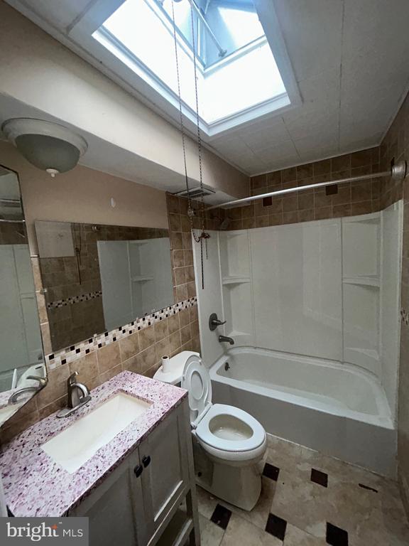 Building Photo - 4655 Benson St