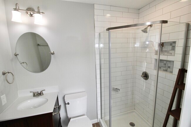 Building Photo - 1360 Hunters Rd