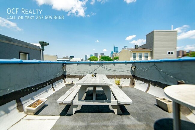 Building Photo - 2055 Catharine St