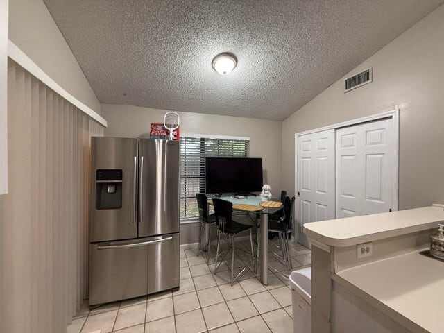 Building Photo - 13025 Meadowbreeze Dr