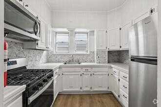 Building Photo - 15 W 45th St